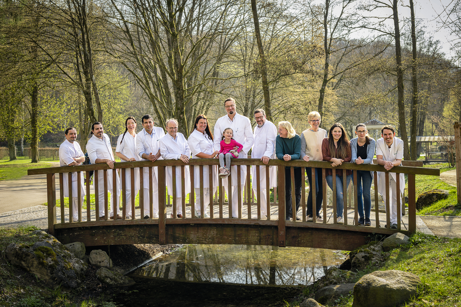 Wirbelsäulentherapie Gruppenbild Brücke